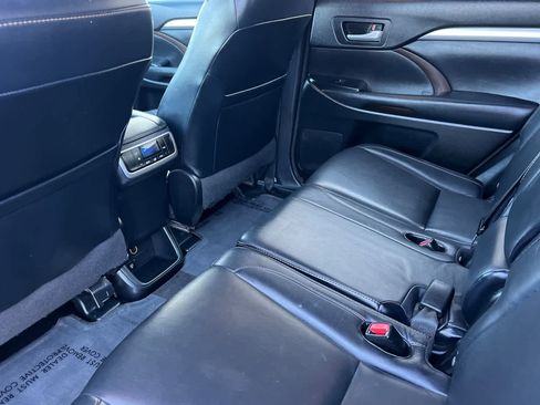 Used 2015 Toyota Highlander XLE image 4