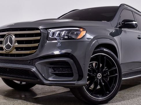 Certified 2025 Mercedes-Benz GLS 580 4MATIC image 8