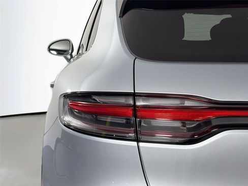 Used 2025 Porsche Macan S AWD/4WD image 16