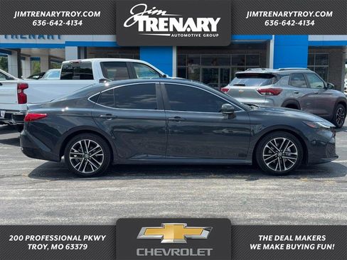 Used 2025 Toyota Camry XLE FWD image 1