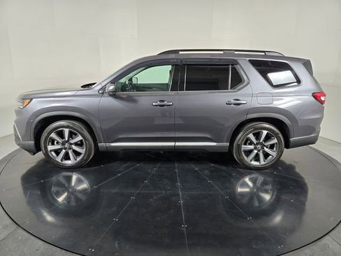 Used 2025 Honda Pilot Touring image 3