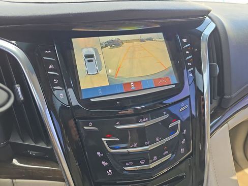 Used 2018 Cadillac Escalade Luxury RWD image 24