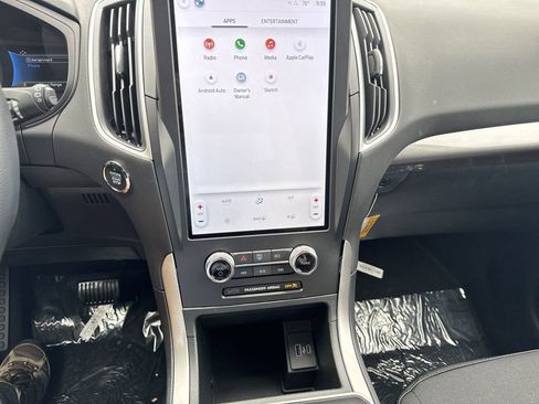 New 2024 Ford Edge SE w/ Black Appearance Package image 10