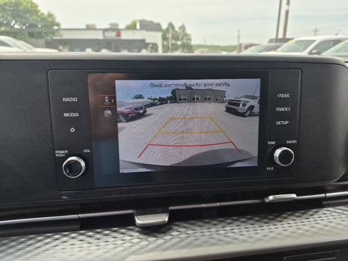 Used 2023 Kia Carnival LX FWD image 23