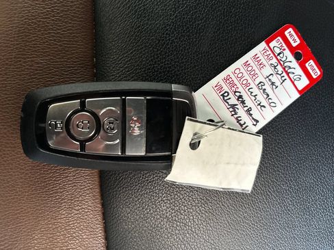 Used 2024 Ford Bronco Outer Banks AWD/4WD image 32