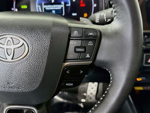 Used 2025 Toyota Camry SE w/ Convenience Package FWD image 15