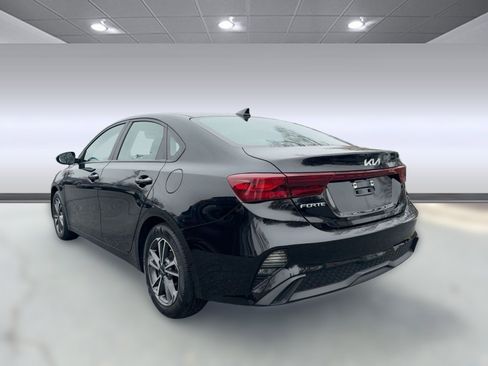Used 2023 Kia Forte LXS image 3