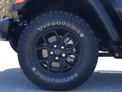 Used 2025 Jeep Gladiator Willys image 18