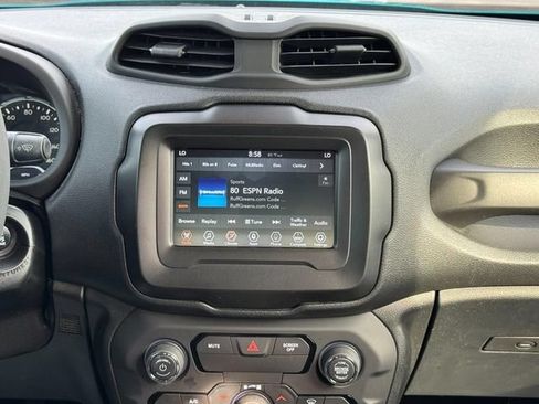 Used 2019 Jeep Renegade Latitude FWD image 13