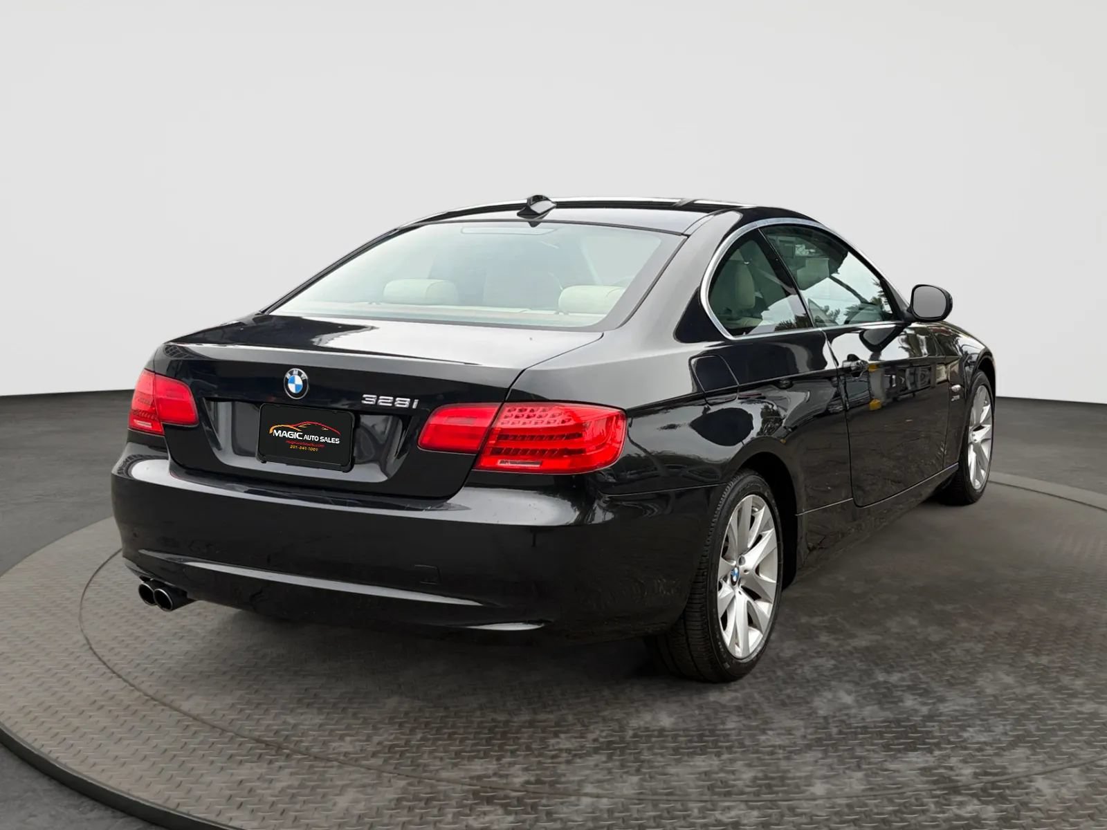 Used 2013 BMW 328i xDrive Coupe AWD/4WD image 10