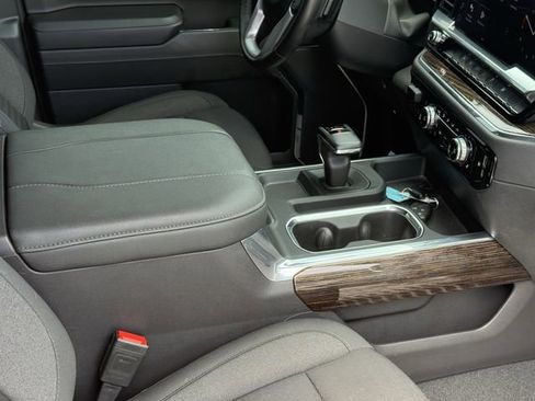 Used 2024 GMC Sierra 1500 Elevation image 17