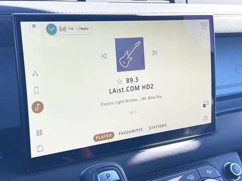 Used 2023 Land Rover Defender 130 X-Dynamic SE image 17