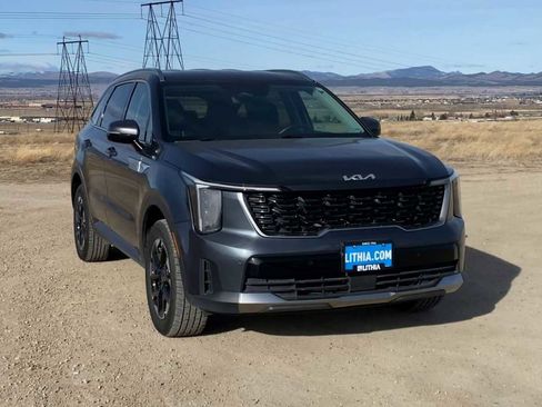 Used 2024 Kia Sorento S image 3