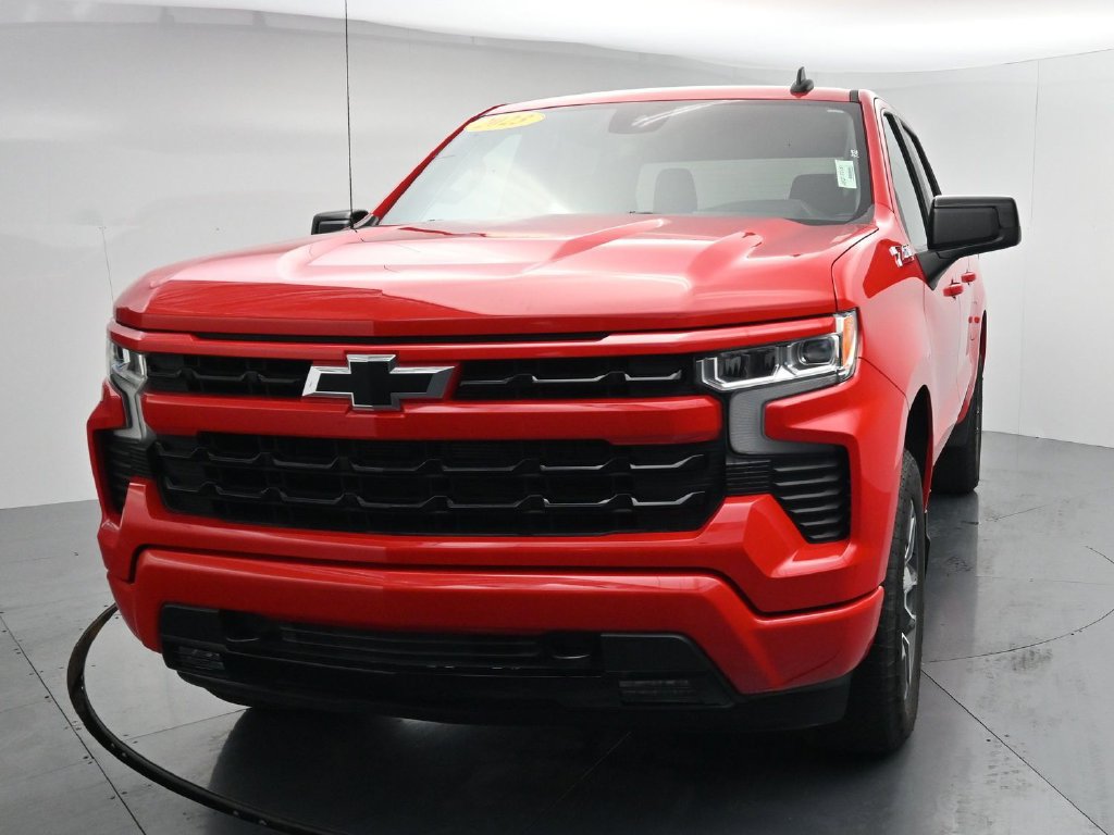 Used 2023 Chevrolet Silverado 1500 RST AWD/4WD image 3