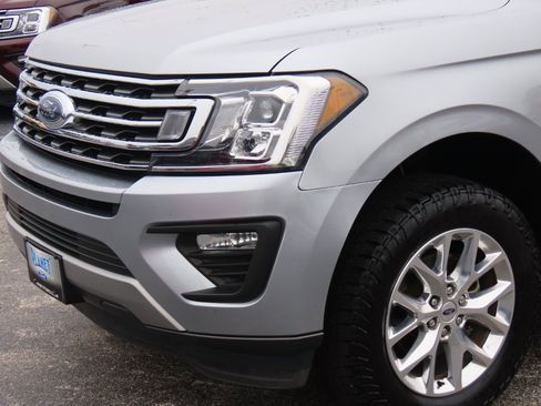 Used 2021 Ford Expedition XLT image 3