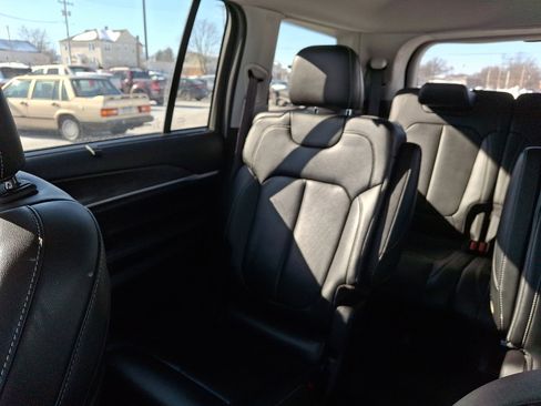 Used 2022 Jeep Grand Cherokee L Limited w/ Luxury Tech Group II image 18