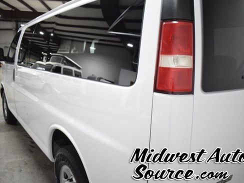 Used 2018 Chevrolet Express 2500 LS w/ Driver Convenience Package RWD image 4