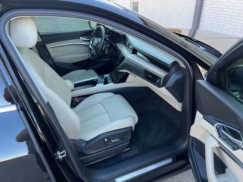 Used 2019 Audi e-tron Prestige image 30