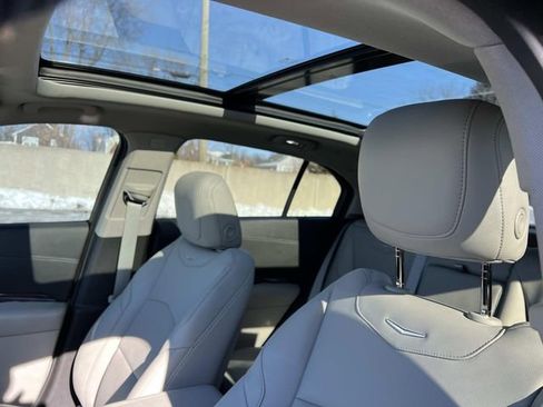 Used 2022 Cadillac XT4 Luxury w/ Cold Weather Package image 21