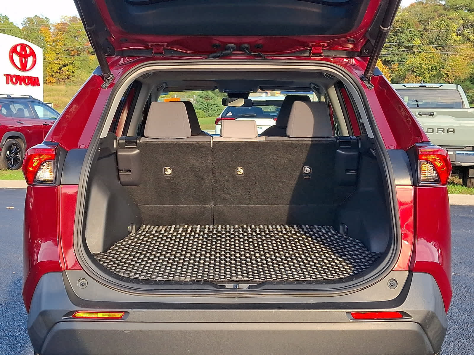 Used 2019 Toyota RAV4 XLE w/ Convenience Package FWD image 30