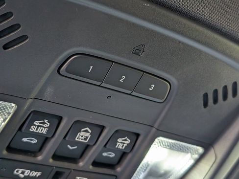 Used 2023 Chevrolet Traverse Premier image 33