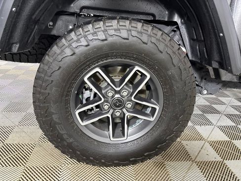 Used 2024 Jeep Gladiator Mojave w/ Technology Group AWD/4WD image 30