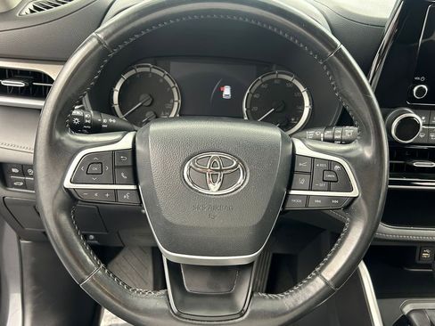 Used 2023 Toyota Highlander LE AWD/4WD image 13