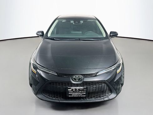 Used 2020 Toyota Corolla LE FWD image 2