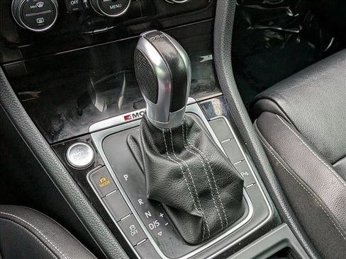 Used 2017 Volkswagen Golf R 4-Door image 12