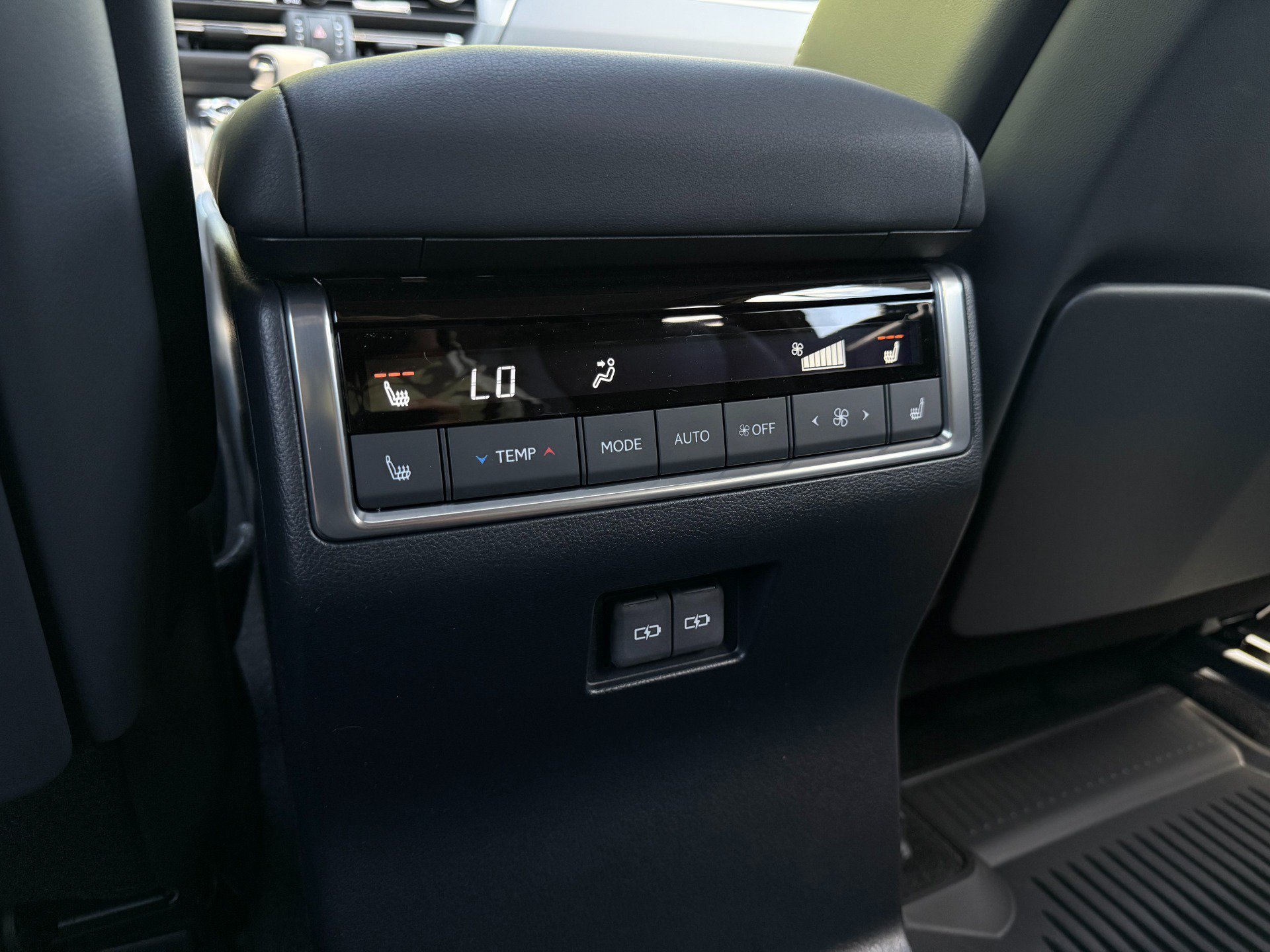 Used 2026 Lexus GX 550 w/ Accessory Package (2T) AWD/4WD image 33