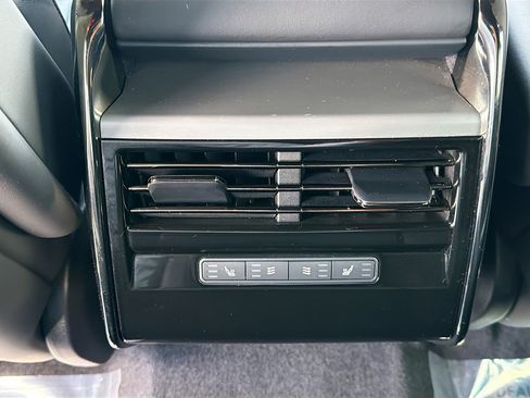 Used 2025 Land Rover Range Rover Sport SE image 20