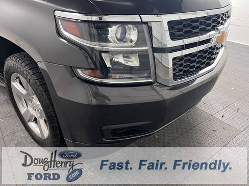 Used 2017 Chevrolet Suburban LT image 9