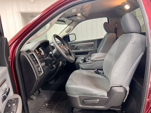 Used 2017 RAM 1500 Express RWD image 18