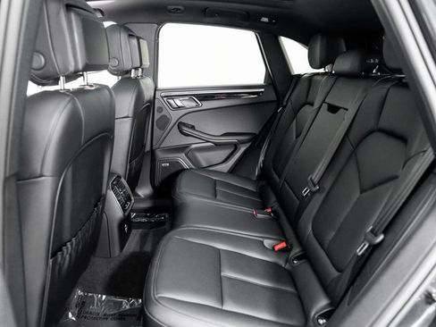 Used 2025 Porsche Macan image 26