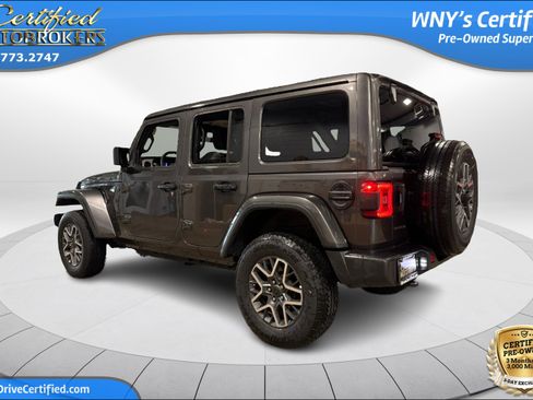 Used 2025 Jeep Wrangler Unlimited Sahara AWD/4WD image 8