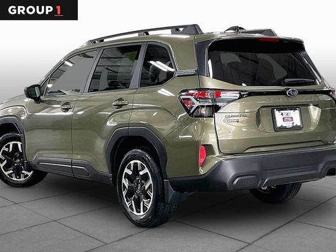 Used 2025 Subaru Forester Premium AWD/4WD image 12