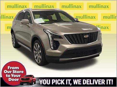 Used 2023 Cadillac XT4 Premium Luxury FWD image 2