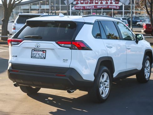 Used 2020 Toyota RAV4 XLE image 4