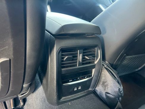 Used 2023 BMW 330i Sedan w/ M Sport Package RWD image 8