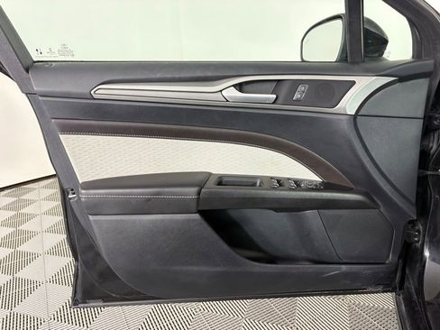 Used 2020 Ford Fusion SE w/ Equipment Group 151A FWD image 16
