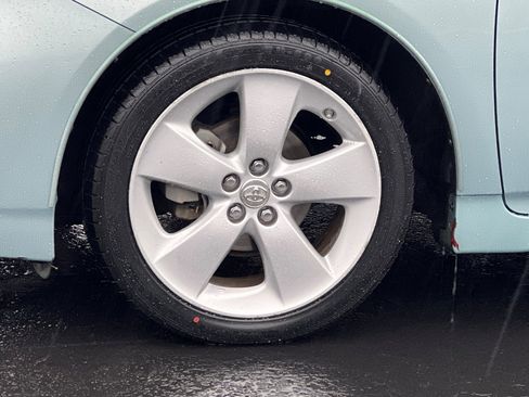 Used 2014 Toyota Prius Five image 26