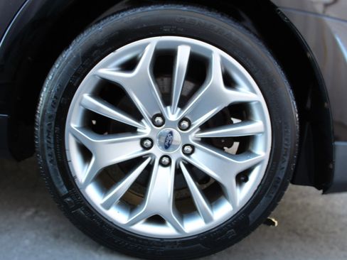 Used 2016 Ford Taurus Limited image 7