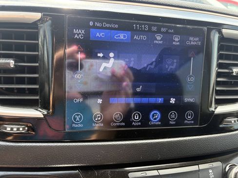 Used 2017 Chrysler Pacifica Touring-L FWD image 33