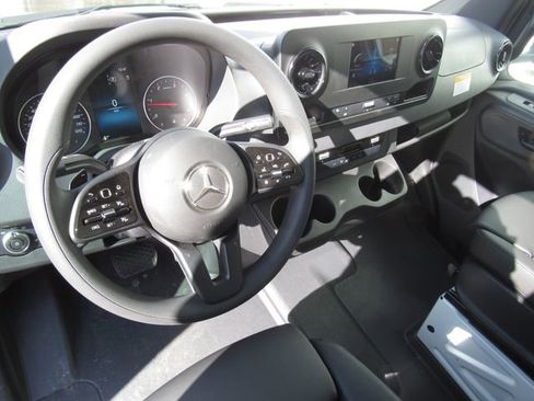 Used 2023 Mercedes-Benz Sprinter 3500 image 36
