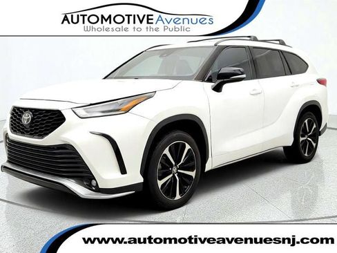 Used 2021 Toyota Highlander XSE FWD image 1