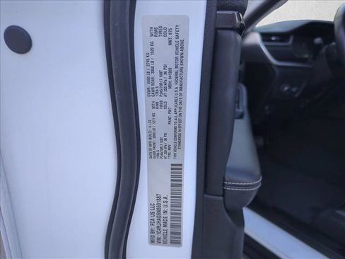 Used 2022 Jeep Grand Cherokee Laredo w/ Luxury Tech Group I image 23