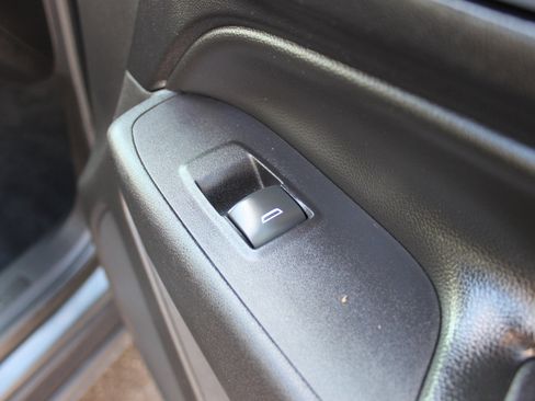 Used 2018 Chevrolet Equinox LT FWD image 33