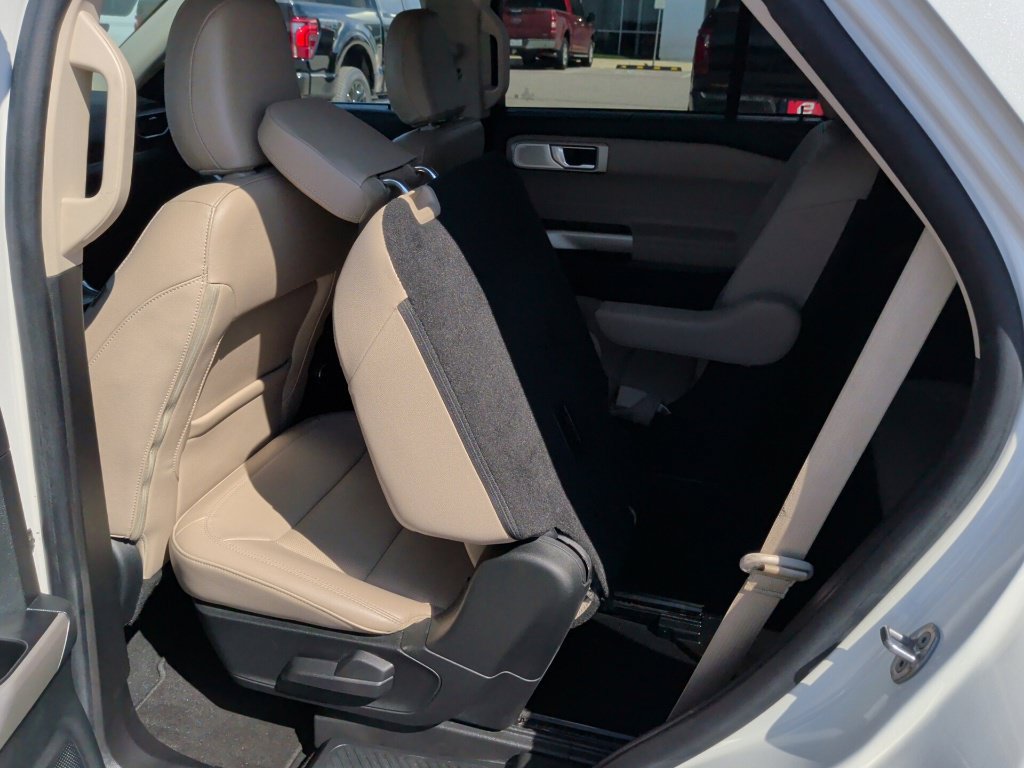 Used 2023 Ford Explorer Limited w/ Limited Technology Package RWD image 37