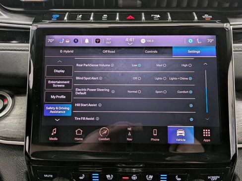 Used 2023 Jeep Grand Cherokee 4WD 4xe w/ Luxury Tech Group II image 13