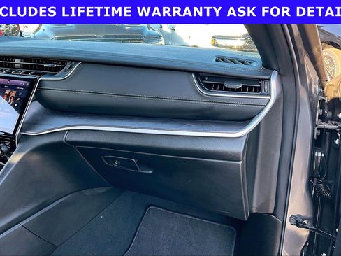 Used 2025 Jeep Grand Cherokee Limited AWD/4WD image 13